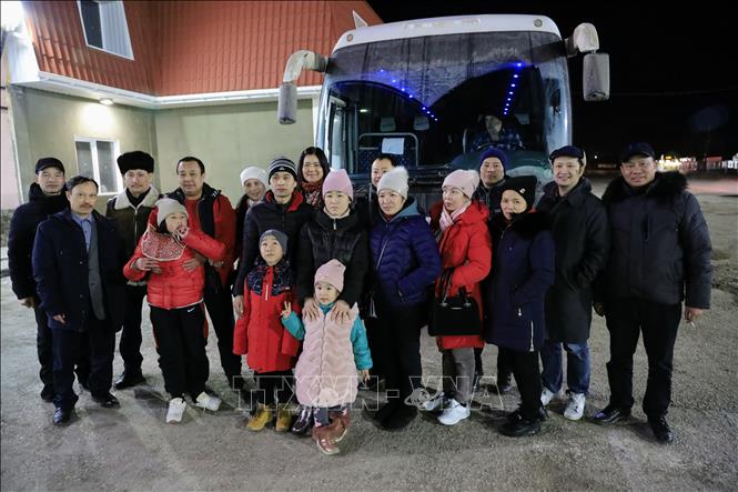 Photo: The 14 Vietnamese citizens have been safely evacuated from Kherson war area in Ukraine to Krasnodar. VNA Photo: Trần Văn Hiếu