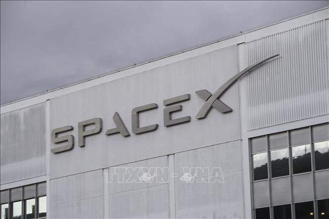 Trong ảnh: Trụ sở SpaceX tại Hawthorne, bang California, Mỹ. Ảnh: AFP/TTXVN