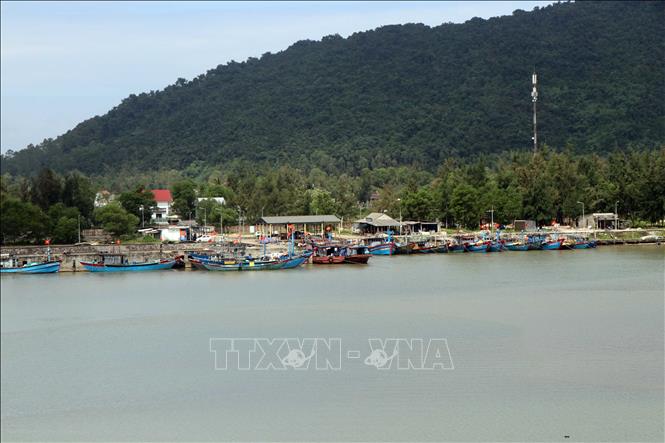 Trong ảnh: Khu vực cảng cá Tư Hiền đang được nâng cấp. Ảnh: Đỗ Trưởng – TTXVN