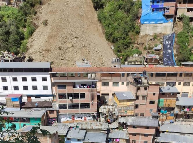 Lở đất tại Peru - một thảm họa tự nhiên kinh hoàng. Đến với hình ảnh liên quan, bạn sẽ được tìm hiểu về những vụ lở đất trên thế giới và những cách chúng ta có thể bảo vệ môi trường.