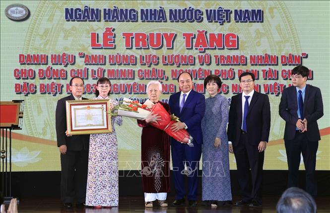 Chủ tịch nước Nguyễn Xuân Phúc, dự Lễ truy tặng danh hiệu “Anh hùng lực lượng vũ trang nhân dân” cho đồng chí Lữ Minh Châu. Ảnh: Thống Nhất - TTXVN