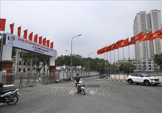 Trong ảnh: Lối vào trung tâm Văn hóa - Thông tin và Thể thao Thanh Trì - nơi sẽ diễn ra nội dung thi đấu bộ môn Bóng rổ từ ngày 12-23/5/2022. Ảnh: Hoàng Hiếu - TTXVN