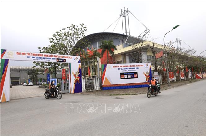 Trong ảnh: Lối vào chính nhà thi đấu Hoài Đức với nhiều pano cỡ lớn, cực lớn cổ động để sẵn sàng cho một kỳ SEA Games thành công. Ảnh: Hoàng Hiếu - TTXVN 