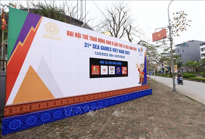 Trong ảnh: Pano cỡ lớn tuyên truyền, cổ động cho SEA Games 31 được bố trí phía trước Nhà thi đấu Hoài Đức. Ảnh: Hoàng Hiếu - TTXVN 
