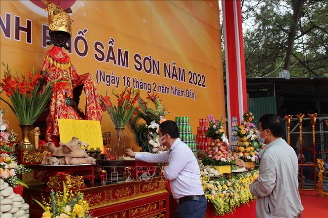 Trong ảnh: Các đại biểu dâng hương tại Lễ hội Cầu phúc đền Độc Cước 2022. Ảnh: Hoa Mai - TTXVN