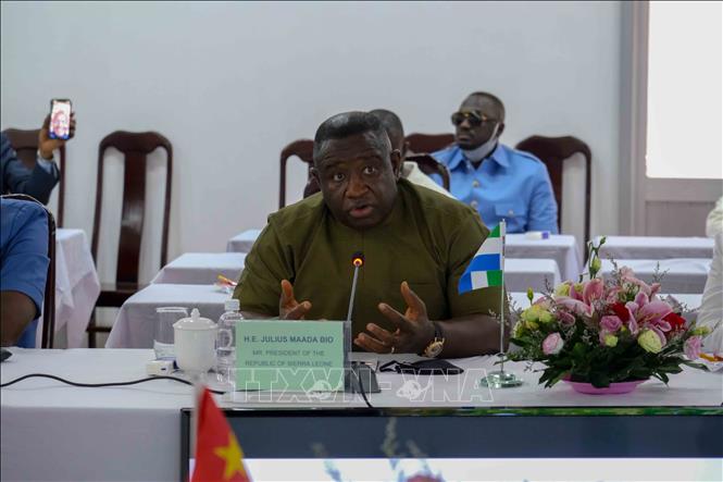 Tổng thống nước Cộng hòa Sierra Leone Julius Maada Bio phát biểu tại buổi thăm Viện Lúa Đồng bằng sông Cửu Long. Ảnh: Thanh Liêm - TTXVN