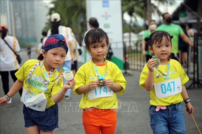 Marathon và Chạy vui Nhí tại Đà Nẵng là sự kiện thể thao được ưa chuộng và đầy tính thử thách. Đây là cơ hội để mọi người cùng nhau tập luyện và thực hiện những ước mơ thể thao của mình. Xem ngay hình ảnh liên quan để cảm nhận không khí sôi động và phấn khích đến từ những sự kiện này.