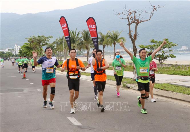 Photo: Runners at the marathon. VNA Photo: Trần Lê Lâm
