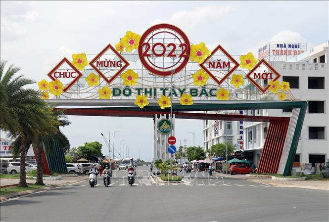 Photo: The northwestern urban area in Rach Gia city, Kien Giang province is under construction. VNA Photo: Lê Huy Hải 