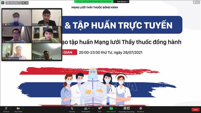 Trong ảnh: Buổi đào tạo đầu tiên của Mạng lưới Thầy thuốc đồng hành với sự tham gia của Phó Thủ tướng Vũ Đức Đam. Ảnh: Minh Đức - TTXVN