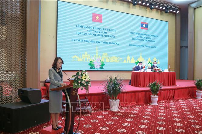 Trong ảnh: Bà Hương Trần Kiều Dung - Phó Chủ tịch thường trực Công ty cổ phần Tập đoàn FLC phát biểu tại tọa đàm. Ảnh Bá Thành - PV TTXVN tại Lào