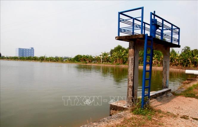 Hồ chứa nước Vĩnh Thông (phường Vĩnh Thông, TP. Rạch Giá, tỉnh Kiên Giang) có dung tích thiết kế 560.000 m3 duy trì ở mực nước đầy nhằm cấp nước sinh hoạt ổn định cho người dân trong mùa khô 2020. Ảnh: Hồng Đạt - TTXVN
