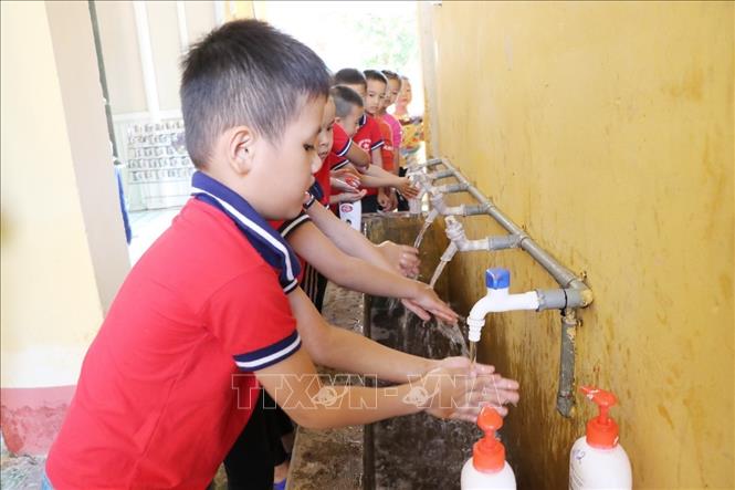 Học sinh Trường mầm non Huống Thượng, thành phố Thái Nguyên có nước sạch sử dụng. Ảnh: Hoàng Nguyên - TTXVN