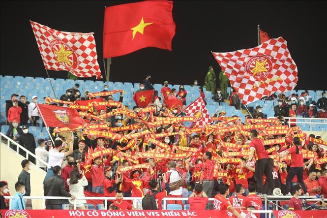 Khán giả sẽ được chiêm ngưỡng những pha bóng kỹ thuật và đầy bất ngờ từ các cầu thủ ưu tú của cả hai đội bóng khiến trận đấu trở nên đáng xem nhất! Hãy cùng hô vang từ khán đài để đội tuyển Việt Nam tiến thêm một bước gần hơn tới giấc mơ World Cup.
