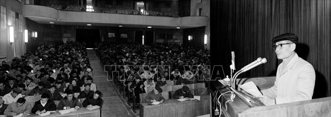 Ngày 5/1/1972, tại Hội trường Ba Đình, đồng chí Lê Văn Lương, Bí thư Trung ương Đảng nói chuyện với Lớp chính trị trung, cao cấp tại chức do Ban Tuyên giáo Trung ương tổ chức. Ảnh: Chí Thành – TTXVN