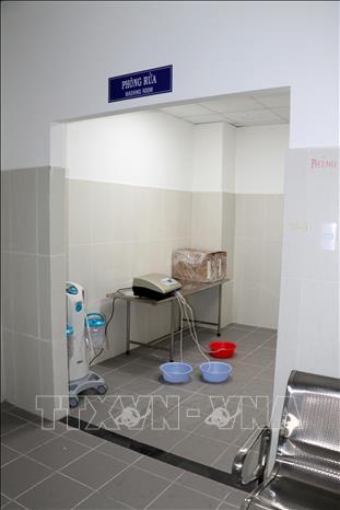 Phòng rửa dạ dày (khoa Cấp cứu) không có cửa. Ảnh: Đoàn Mạnh Dương - TTXVN