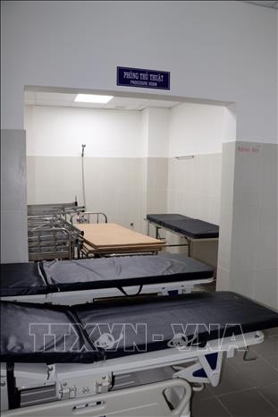 Phòng Tiểu phẫu (Khoa Cấp cứu) không có cửa. Ảnh: Đoàn Mạnh Dương - TTXVN 
