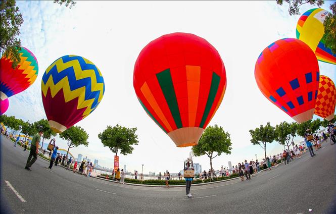 Colourful hot air balloons at the festival. VNA Photo: Trần Lê Lâm 