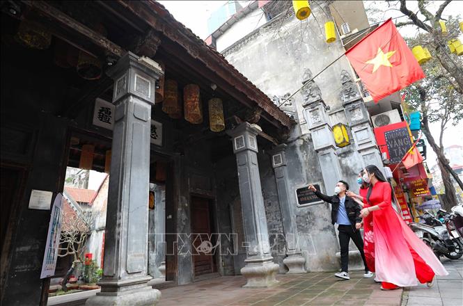 Đình Kim Ngân có tên chữ là “Kim Ngân đình thị” nghĩa là chợ đình Kim Ngân. Khi xưa nơi đây vốn là nơi trao đổi buôn bán hàng hoá của nghề kim hoàn truyền thống. Ảnh: Thanh Tùng - TTXVN