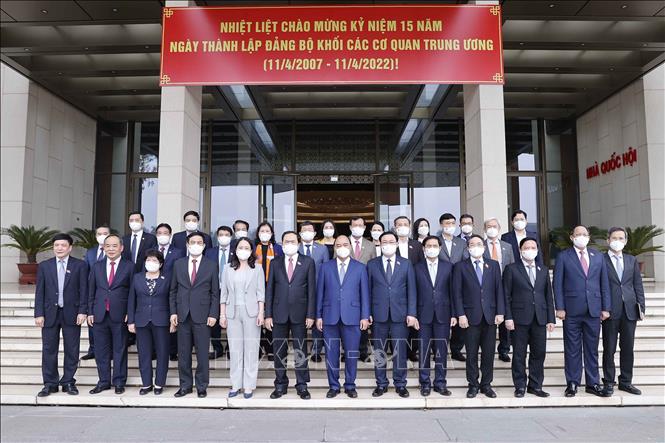 Chủ tịch nước Nguyễn Xuân Phúc, Chủ tịch Quốc hội Vương Đình Huệ với các đại biểu dự Hội nghị. Ảnh: Doãn Tấn - TTXVN
