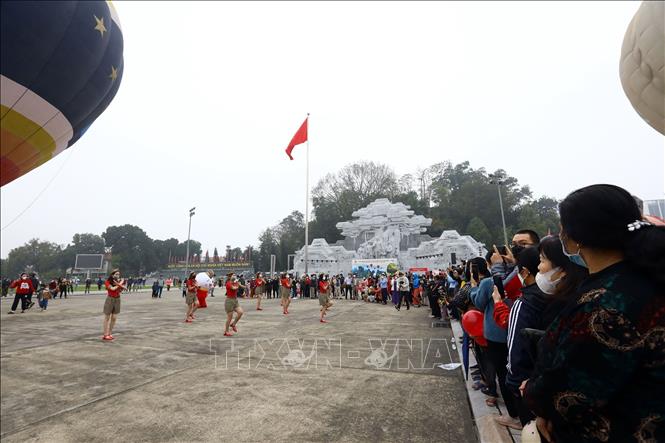 Hàng loạt các hoạt động vui chơi giải trí và có cơ hội nhận được những quà tặng hấp dẫn từ Vietjet. Ảnh: Huy Hùng - TTXVN