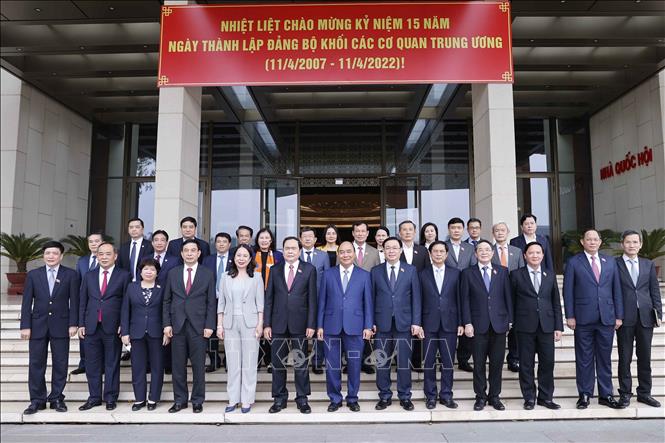 Chủ tịch nước Nguyễn Xuân Phúc và Chủ tịch Quốc hội Vương Đình Huệ với các đại biểu. Ảnh: Doãn Tấn - TTXVN