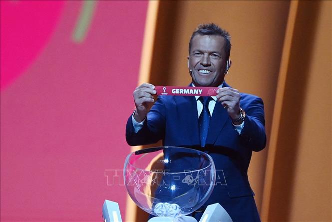 Trong ảnh: Cựu tuyển thủ Đức Lothar Matthaus tại lễ bốc thăm chia bảng Vòng chung kết World Cup 2022 tại thủ đô Doha, Qatar, ngày 1/4/2022. Ảnh: AFP/TTXVN