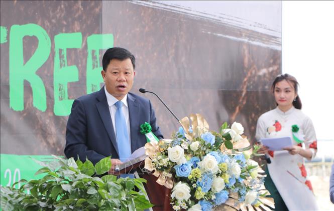 Trưởng ban Ban quản lý Khu kinh tế Hải Phòng Lê Trung Kiên phát biểu tại chương trình trồng cây xanh trong Khu Công nghiệp  DEEP C Hải Phòng II. Ảnh: Minh Thu - TTXVN