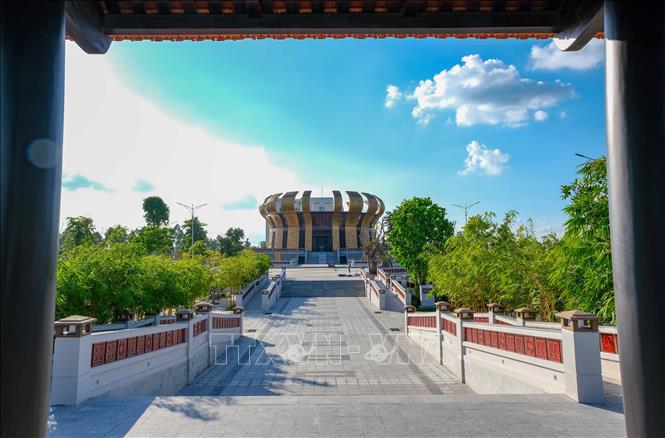 Khu đền chính nhìn từ Nhà bia. Ảnh: Thanh Liêm - TTXVN