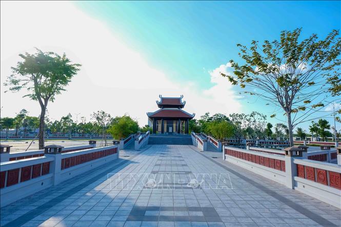 Không gian bên trong Đền thờ Vua Hùng ở thành phố Cần Thơ, đoạn từ Nghi môn đến Nhà bia. Ảnh: Thanh Liêm - TTXVN