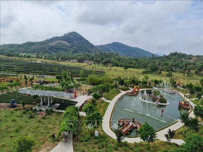 Để tránh hiểu nhầm cho người dân và du khách, tỉnh An Giang yêu cầu đơn vị khai thác không treo biển hiệu khu du lịch khi chưa được cơ quan có thẩm quyền công nhận.  Ảnh: Thanh Sang- TTXVN
