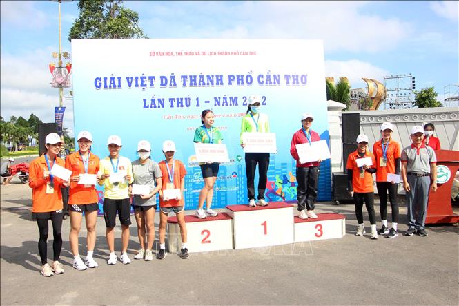 Trao giải cá nhân nữ hệ Phong trào. Ảnh: Trung Kiên - TTXVN
