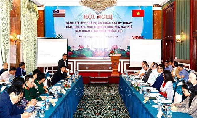 Ngày 21/4/2010, Thủ tướng Chính phủ đã phê duyệt Chương trình hành động quốc gia khắc phục hậu quả bom, mìn sau chiến tranh giai đoạn 2010 - 2025 (gọi tắt là Chương trình 504). Trong ảnh: Trung tâm Hành động bom, mìn quốc gia Việt Nam (VNMAC) tổ chức Hội nghị đánh giá kết quả Dự án khảo sát kỹ thuật xác định khu vực ô nhiễm bom, mìn, vật nổ giai đoạn 2 tại Thừa Thiên-Huế (Hà Nội, 17/11/2020). Ảnh: Dương Giang - TTXVN