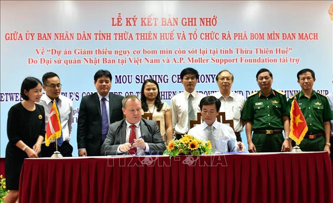 UBND tỉnh Thừa Thiên - Huế và Tổ chức rà phá bom, mìn Đan Mạch (DDG) ký biên bản ghi nhớ về dự án 