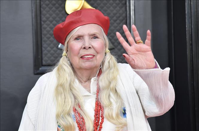 Trong ảnh: Nữ danh ca Joni Mitchell được vinh danh giải
