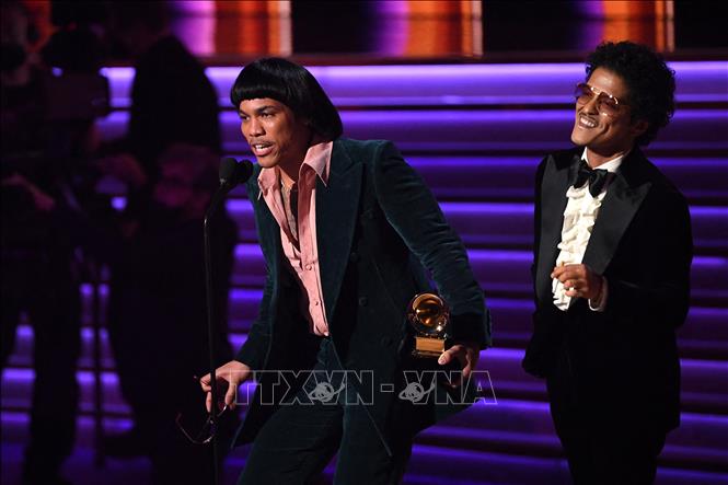 Nhóm nhạc Silk Sonic - gồm hai thành viên Bruno Mars và Andenson Paak - đoạt giải