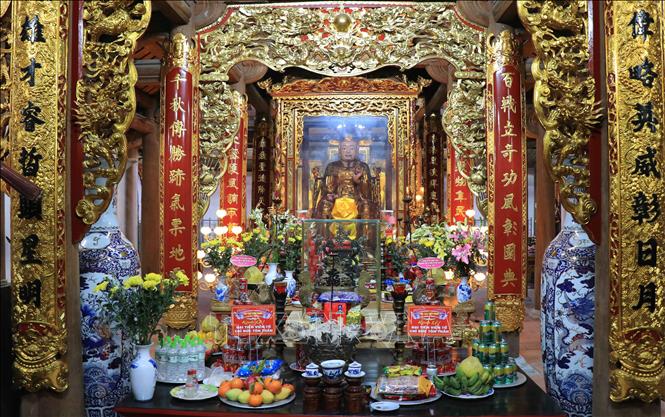 Trong ảnh: Tượng thờ tướng quân Cao Lỗ Vương tại Đền thờ Cao Lỗ Vương. Ảnh: Thanh Thương- TTXVN