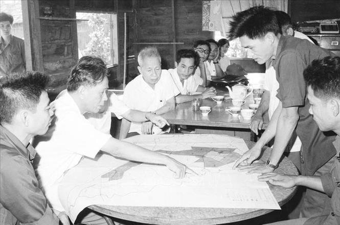 Tổng Bí thư Lê Duẩn thăm vùng kinh tế mới Lê Minh Xuân, Thành phố Hồ Chí Minh (1976). Ảnh: TTXVN