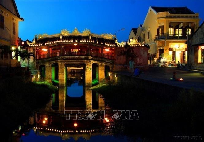 Trong ảnh: Chùa Cầu (còn gọi chùa Nhật Bản), công trình kiến trúc do các thương gia Nhật Bản đến buôn bán tại Hội An xây dựng vào khoảng giữa thế kỷ 16. Đây là nơi ngăn cách khu phố người Hoa và khu phố Nhật Bản. Ảnh: Trọng Đạt-TTXVN