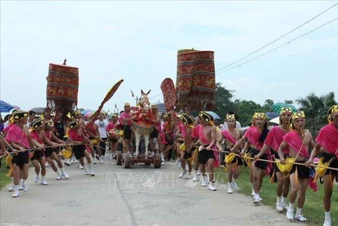 Trong ảnh: Ngựa sắt của Thánh Gióng xung trận. Ảnh: Anh Tuấn-TTXVN