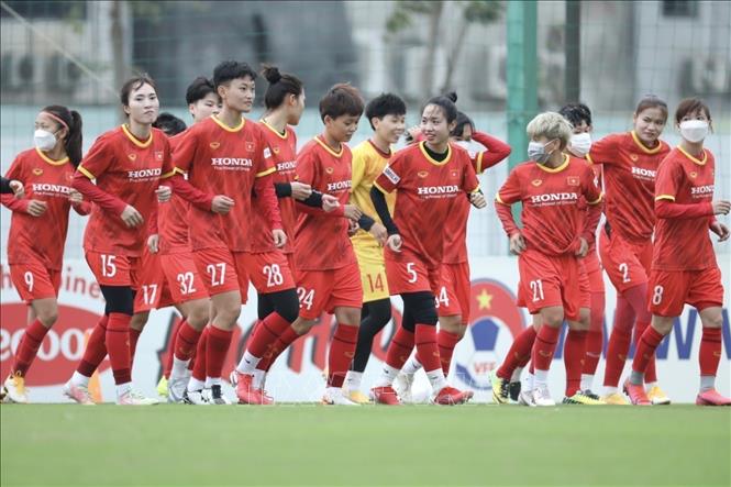 Photo: Vietnamese female players during a training session at the Vietnam Youth Football Training Center in Hanoi. VNA Photo: Minh Quyết 