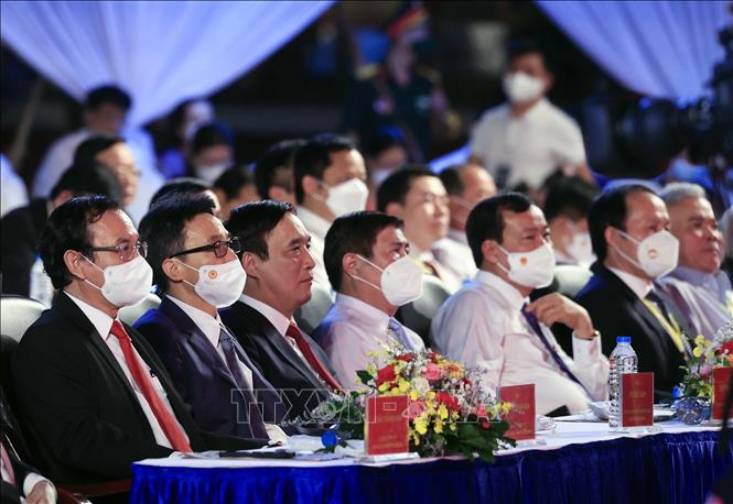 Các đại biểu dự lễ khánh thành Đền thờ Vua Hùng tại Cần Thơ. Ảnh: Thống Nhất – TTXVN