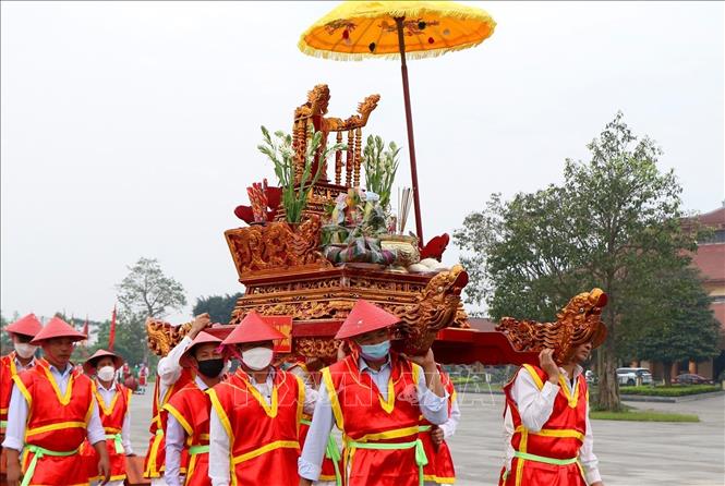 Trong ảnh: Lễ rước kiệu của các xã, phường, thị trấn vùng ven về Khu di tích lịch sử Quốc gia đặc biệt Đền Hùng. Ảnh: Trung Kiên - TTXVN.