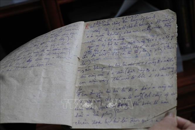 Trong ảnh: Những câu Quan họ được các nghệ nhân truyền dạy cho các thế hệ được ghi chép lại. Ảnh: Thanh Thương- TTXVN