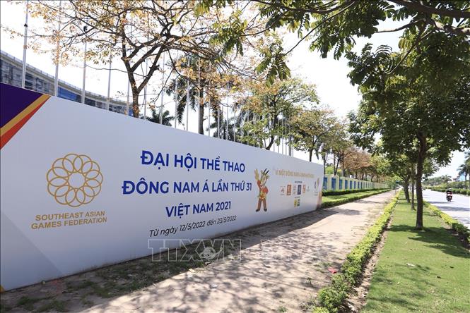 Pano quảng bá cho SEA Games 31 được bố trí bên ngoài Cung Điền kinh Hà Nội. Ảnh: Hoàng Hiếu - TTXVN 