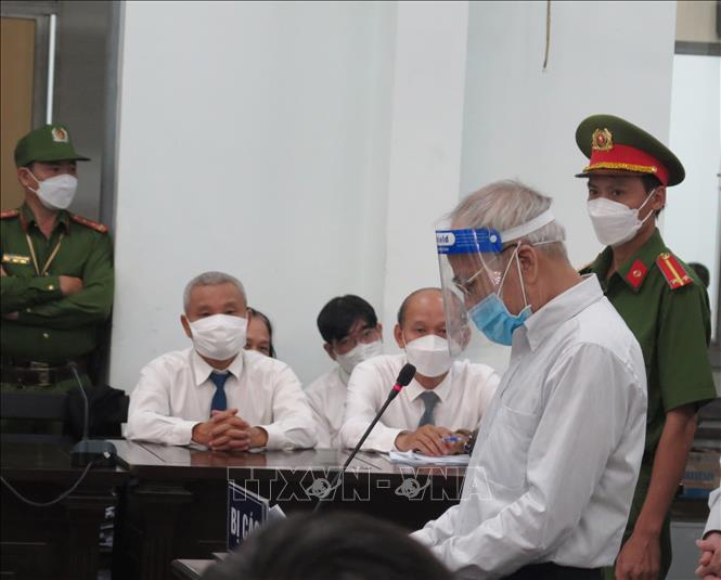  Trong ảnh: Bị cáo Đào Công Thiên, cựu Phó Chủ tịch UBND tỉnh Khánh Hòa nói lời sau cùng trước khi tòa tuyên án. Ảnh: Phan Sáu - TTXVN                  