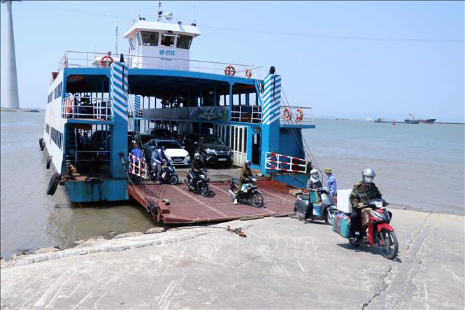 Công ty Cổ phần đảm bảo giao thông đường thuỷ Hải Phòng (Đơn vị quản lý bến phà Gót) đã tăng cường 8 phà chạy liên tục. Ảnh: Hoàng Ngọc-TTXVN