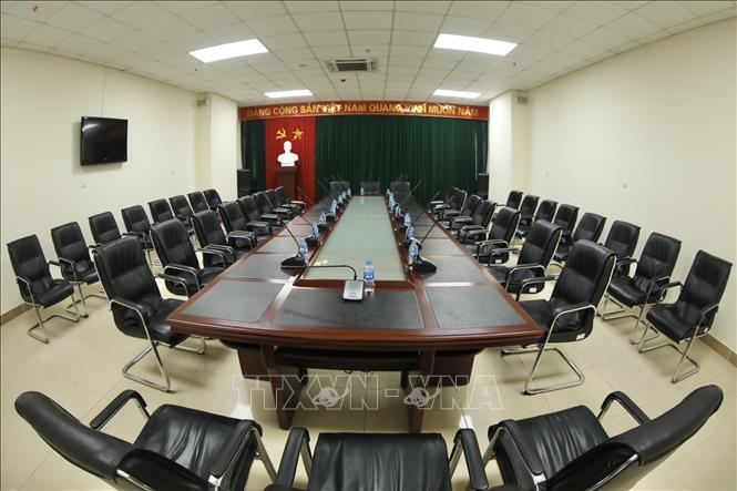 Phòng họp chuyên môn kỹ thuật tại Cung Điền kinh Hà Nội (Trung tâm Huấn luyện và Thi đấu TDTT Hà Nội), nơi diễn ra nội dung thi đấu môn Đấu kiếm và Lễ bế mạc SEA Games 31. Ảnh: Minh Quyết - TTXVN