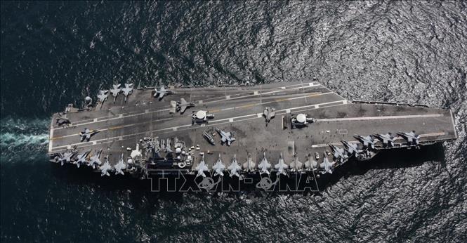 Trong ảnh: Tàu sân bay Abraham Lincoln của Mỹ tham gia cuộc tập trận chung với Lực lượng Phòng vệ trên biển (MSDF) của Nhật Bản ngày 12/4/2022. Ảnh: Yonhap/TTXVN