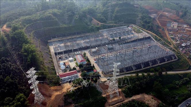 Dự án có tổng chiều dài 16,7 km, 2 mạch đường dây 220kV từ TBA 220kV Lào Cai đến TBA 220kV Bảo Thắng. Ảnh: Huy Hùng – TTXVN
